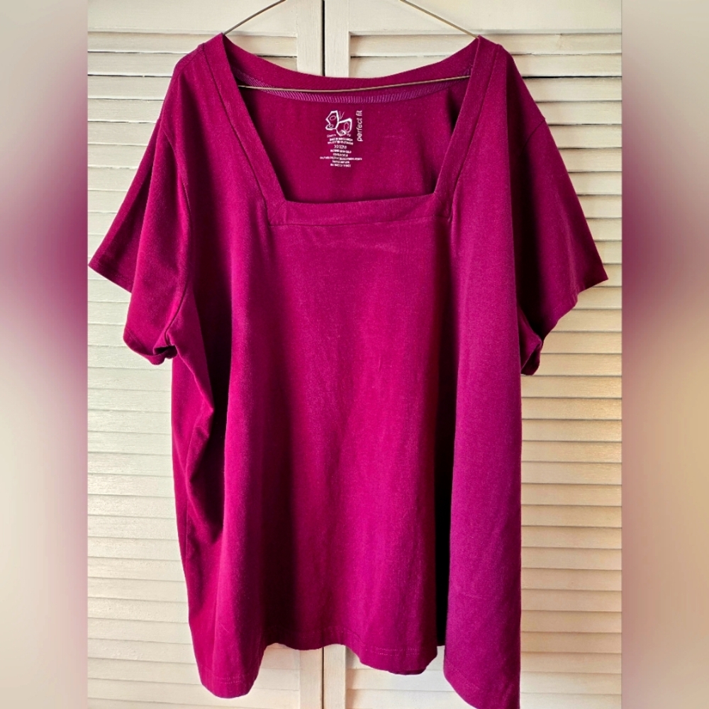 Women's Magenta Top